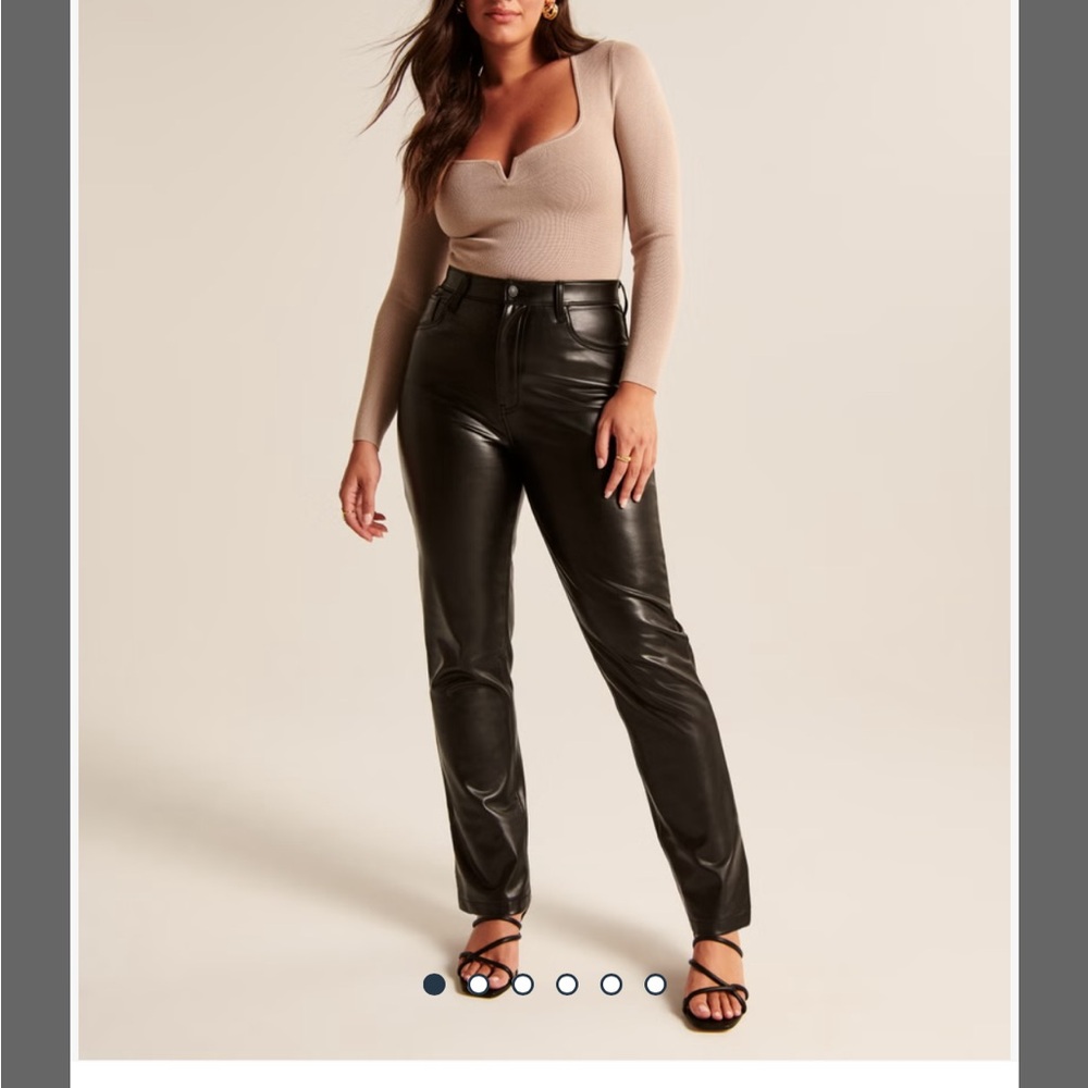 NWOT Abercrombie Vegan 90s Straight Vegan Ultra High Rise Pants (Curve Love)
